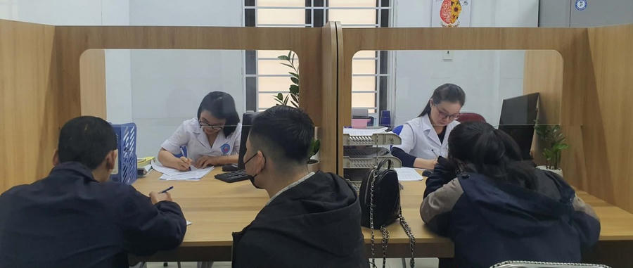 Thực hiện test tâm lý phục vụ chẩn đoán và điều trị cho người đến thăm khám.