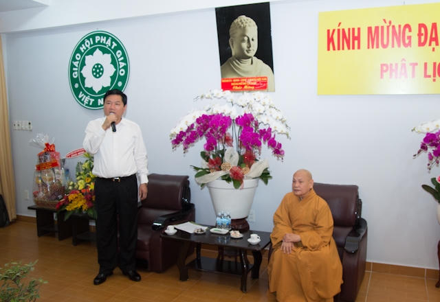 Bí thư Thành ủy Đinh La Thăng phát biểu tại buổi chúc mừng.