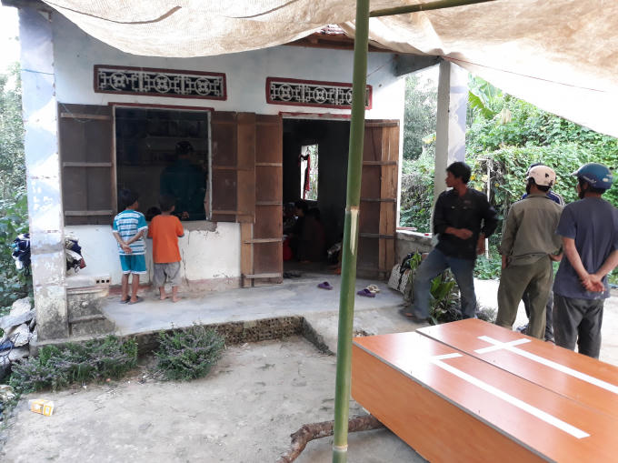 Hiện trường nơi đạn M79 nổ làm 2 người chết và 2 người bị thương.