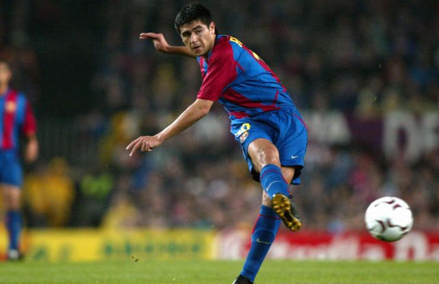 Ở cấp CLB, Riquelme từ bỏ hào quang ở Boca Junior để chuyển sang khoác áo Barcelona nhưng rồi chết mòn trên băng ghế dự bị ở Nou Camp. Anh hồi sinh mạnh mẽ tại Villarreal dưới bàn tay của Manuel Pellegrini và giúp Tàu ngầm vàng lần đầu tiên cán đích La Liga ở vị trí thứ 3, nhưng cú penalty định mệnh trong trận bán kết Champions League mùa giải 2005/2006 với Arsenal đã cướp đi tất cả. Riquelme bị Jens Lehmann khuất phục trên chấm 11m, và Villarreal ngậm ngùi nhìn đối thủ bước vào chung kết. Riquelme giã từ sự nghiệp vào năm 2015. Chỉ giành được 5 chức vô địch VĐQG Argentina, 3 cúp Libertadores cùng 1 HCV Olympics trong sự nghiệp là quá ít so với tài năng của anh
