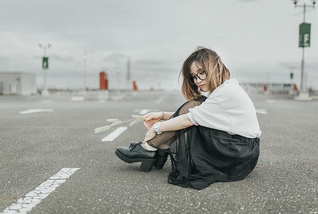 Kỉ niệm im lìm thì nỗi đau xưa cũ đã không dậy sóng. (Ảnh minh họa: Anh Quân Đỗ)