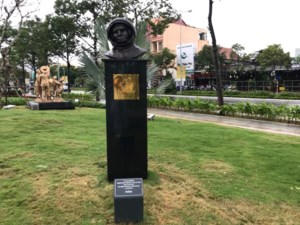 Tác phẩm Người đầu tiên bay vào vũ trụ của Nga