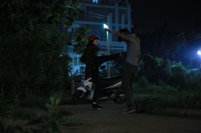 "Theo tôi đóng phim là phải hy sinh vì vai diễn và tôi cảm thấy vui khi được thể hiện nhiều nhân vật, hiểu đời hơn trong từng bộ phim", người đẹp nói.