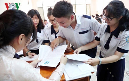 Việc bỏ điểm sàn đang gây lo ngại về chất lượng ĐH đi xuống.
