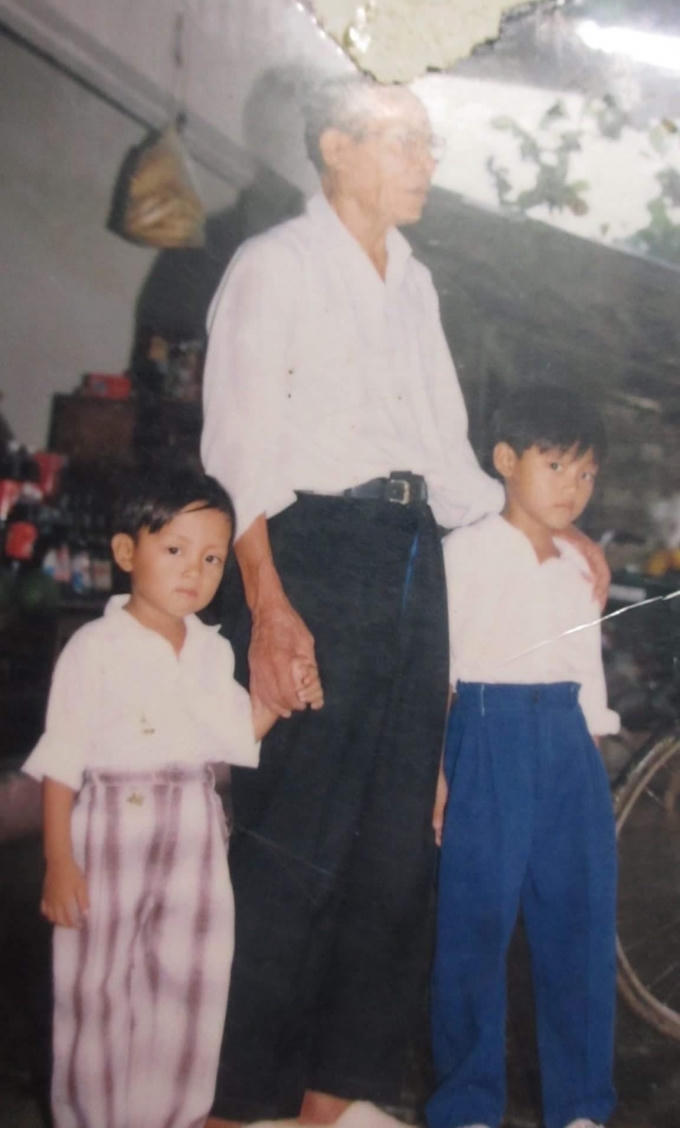 Việt Thắng là con trai út trong nhà.