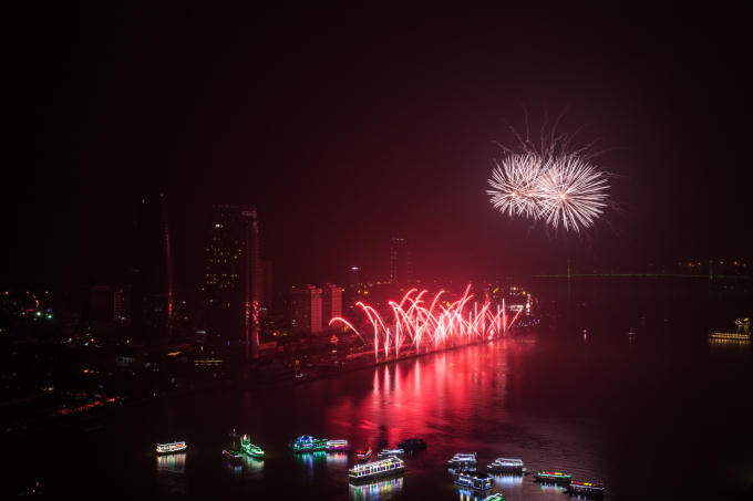 Với hai đội pháo hoa giàu truyền thông, đêm 3/6 tại sông Hàn hứa hẹn sẽ có màn trình diễn bắt mắt, ấn tượng đến với khán giả theo dõi DIFF 2017.