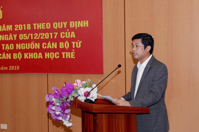 Ông Phạm Đức Thắng, Quyền Vụ trưởng Vụ TCCB báo cáo tại buổi lễ. Ảnh: H.Thọ