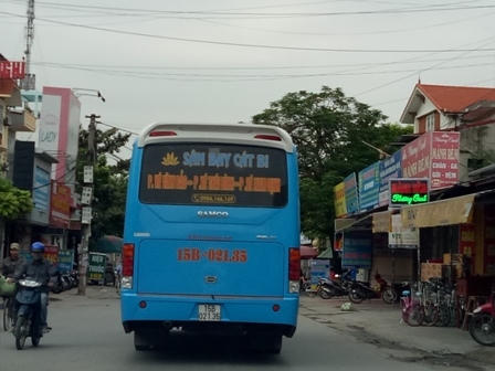 Trên xe ghi rõ dòng chữ sân bay Cát Bi và logo ngành hàng không.
