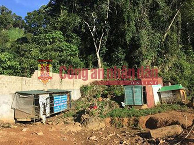 Căn nhà sát bìa rừng, rất thuận tiện cho đối tượng lẩn trốn khi có động
