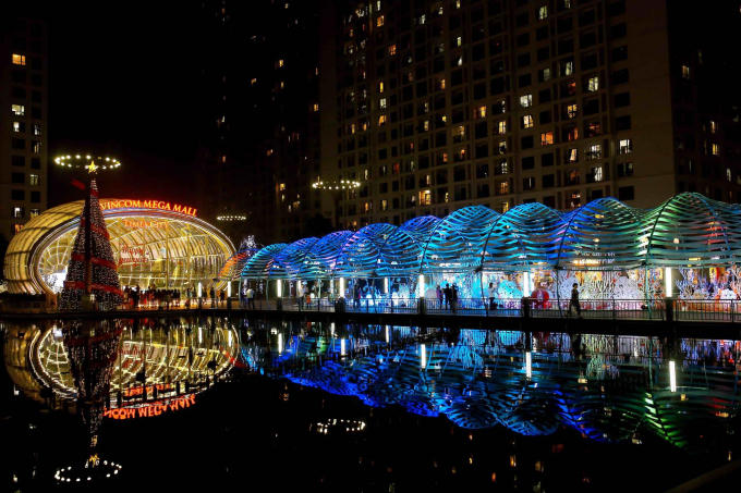 Vincom rực rỡ đ&oacute;n m&ugrave;a Gi&aacute;ng sinh nhiệm m&agrave;u 2017