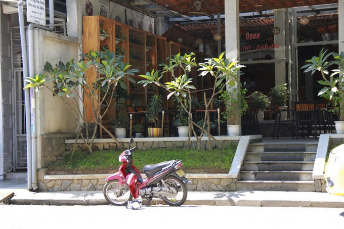 Theo bà Lê Thị Thanh Tâm, những địa điểm này sau khi lập biên bản, đã cam kết tháo dỡ trong vòng 7 đến 10 ngày, nhưng tới giờ hiện trạng lấn chiếm vẫn không thay đổi.