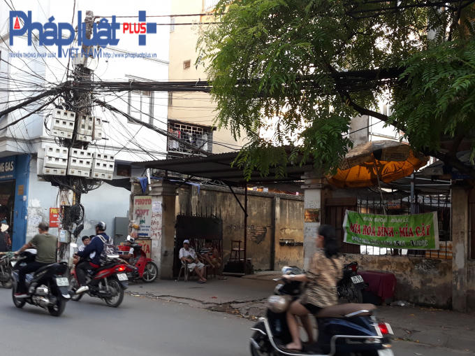 Cổng vào của phòng khảo sát hiện trường và kho vật tư Công ty cổ phần Tư vấn Thiết kế Kiểm định và Địa kỹ thuật.