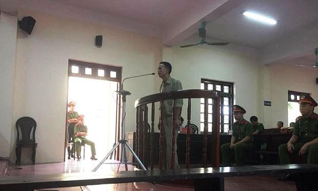 Bị cáo Hoàng Văn Tiến trước vành móng ngựa (Ảnh: ĐT)