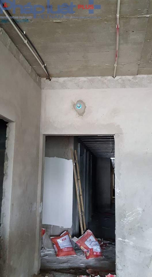 Bằng chứng là, đầu tháng 6/2016, Sở Xây dựng Hà Nội đã ban hành quyết định xử phạt vi phạm hành chính đối với ông Đào Duy Ninh, Chủ tịch HĐQT là người đại diện theo pháp luật của công ty Vietradico. Hình thức xử phạt: Phạt tiền – số tiền là 90 triệu đồng.