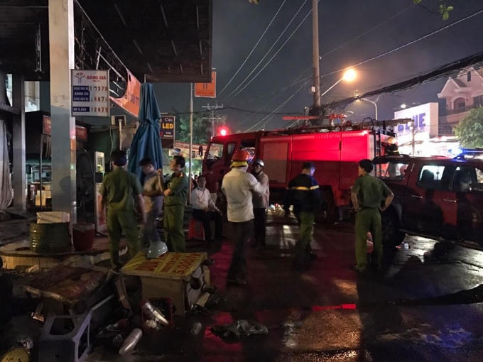 Cơ quan chức năng khám nghiệm hiện trường.
