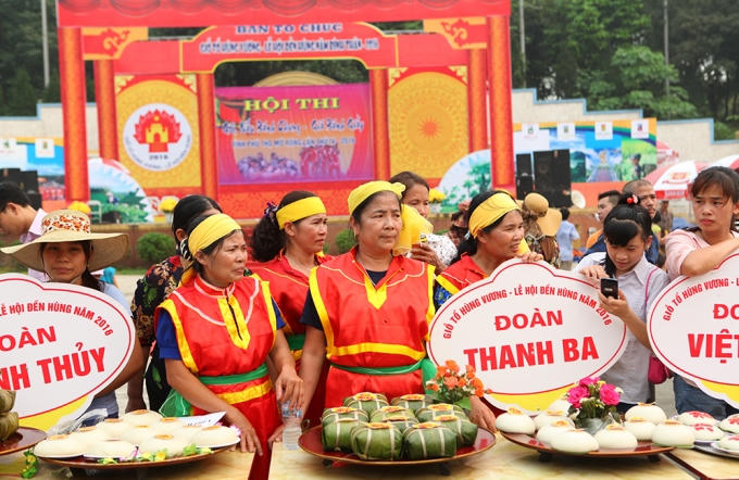 Rộn ràng hội thi gói, nấu bánh chưng bánh giầy