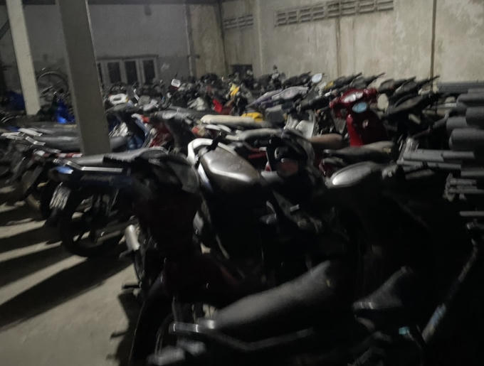 Các xe môtô bị lực lượng Công an tạm giữ
