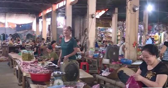 Chợ an toàn thực phẩm tại huyện Lang Chánh.