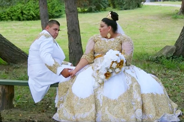Mới đây video về đám cưới của cặp đôi Evka (19 tuổi) và Lukas (20 tuổi) ở Slovakia đã gây sốt trên mạng xã hội Đông Âu và Nga về mức độ xa hoa và độ chịu chơi của gia đình cô dâu chú rể. (Ảnh: Dailymail)