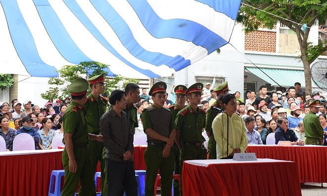 Vụ án Nguyễn Hùng Dũng giết người và cướp tài sản liên quan cho vay lãi nặng bị tuyên tử hình.
