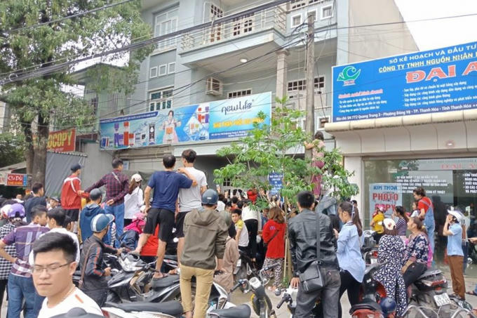 Cơ quan an ninh khá xét cơ sở truyền đạo trái phép tại số nhà 774, Quang Trung 3, phường Đông Vệ, TP. Thanh Hoá. Ảnh: M.D