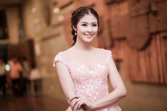 Về sau, cô tích cực cải thiện lối trang điểm và làn da.