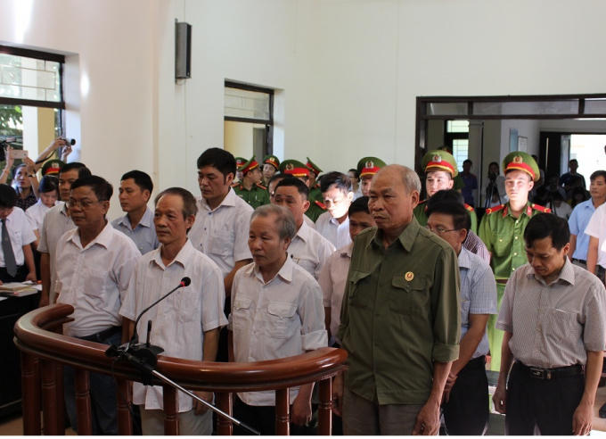 Các cựu cán bộ Đồng Tâm trước vành móng ngựa trong phiên sơ thẩm.