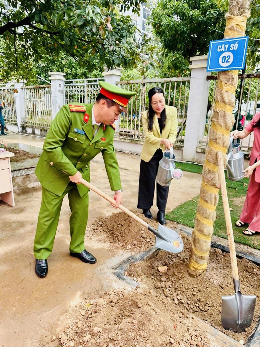 Lễ phát động Tết trồng cây Xuân Bính Ngọ 2026 tại phường Khương Đình được phát động sôi nổi, trang trọng và đầy ý nghĩa.