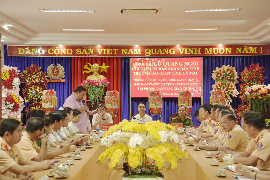 Quang cảnh buổi chúc Tết.