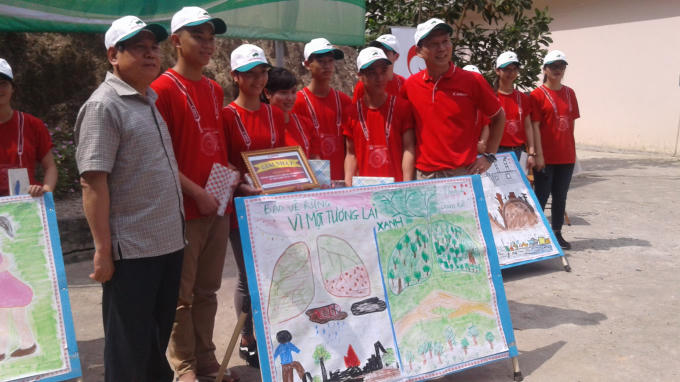 Những bức tranh trong cuộc thi vẽ cùng nhau bảo vệ môi trường rừng.