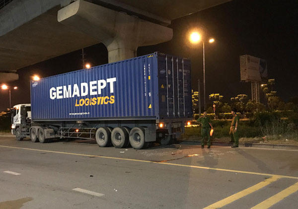 Hiện trường vụ tai nạn khiến nam thanh ni&ecirc;n chết thảm.