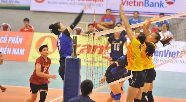 Trận đấu Ngân hàng Công thương vs Tiến Nông Thanh Hóa làm khán giả "thót tim". Ảnh: Volleyball