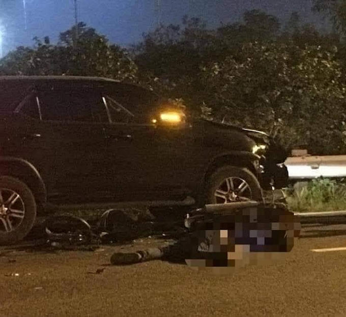 ha-noi-di-xe-may-vao-duong-cam-nam-thanh-nien-tu-vong-sau-va-cham-voi-oto