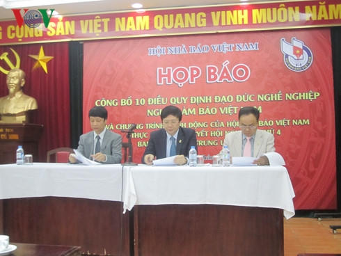Họp báo công bố 10 điều quy định đạo đức nghề nghiệp người làm báo Việt Nam.(Ảnh VOV)
