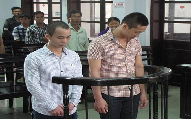 Bị cáo Nhật và Tuấn tại tòa. (Ảnh: báo Công lý)