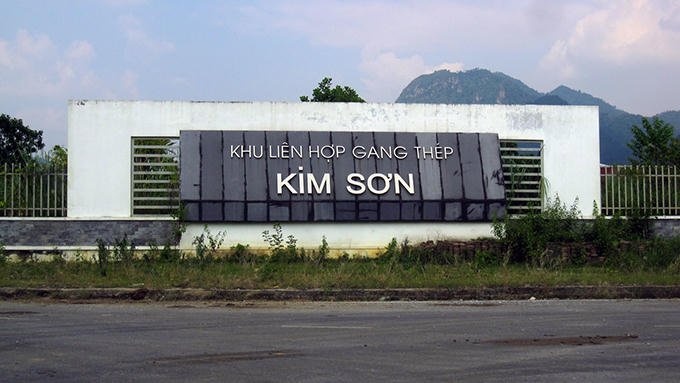 Mặc dù đã bị thu hồi giấy chứng nhận đầu tư, nhưng Công ty cổ phần Khoáng sản và Gang thép Kim Sơn vẫn giữ hơn 27 ha đất tại KCN Thanh Bình.