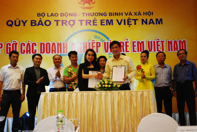 Ký kết thỏa thuận tài trợ giữa Quỹ và đại diện Mạng xã hội Azibai.