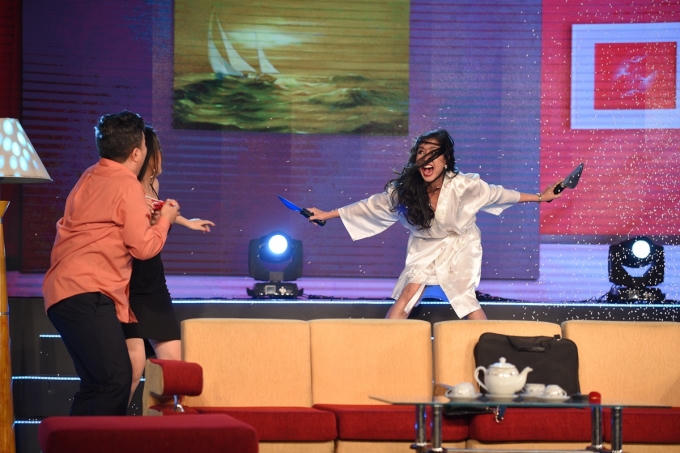 Ốc Thanh Vân cầm dao xử chồng trong