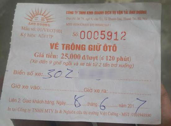 Vé gửi xe tại bãi trông giữ xe trái phép ghi tên Công ty Ánh Dương.