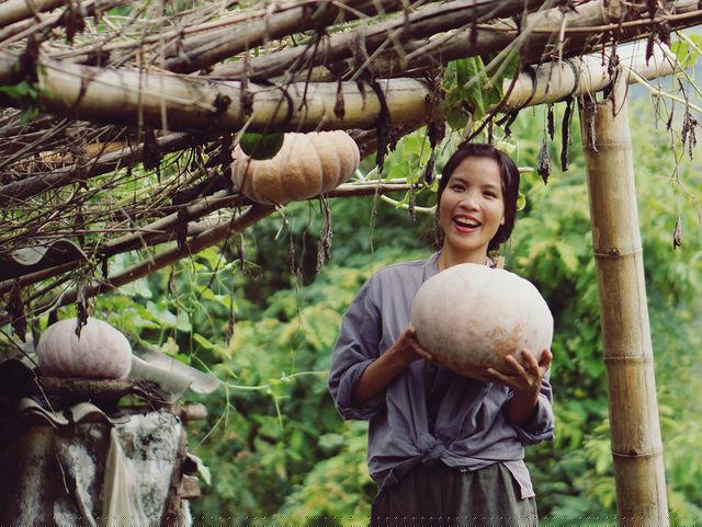 Tâm An (tên thật là Phạm Thị Thanh Loan), sinh năm 1991 quê Đắk Lắk còn được mệnh danh là “Lý Tử Thất - tiên nữ đồng quê