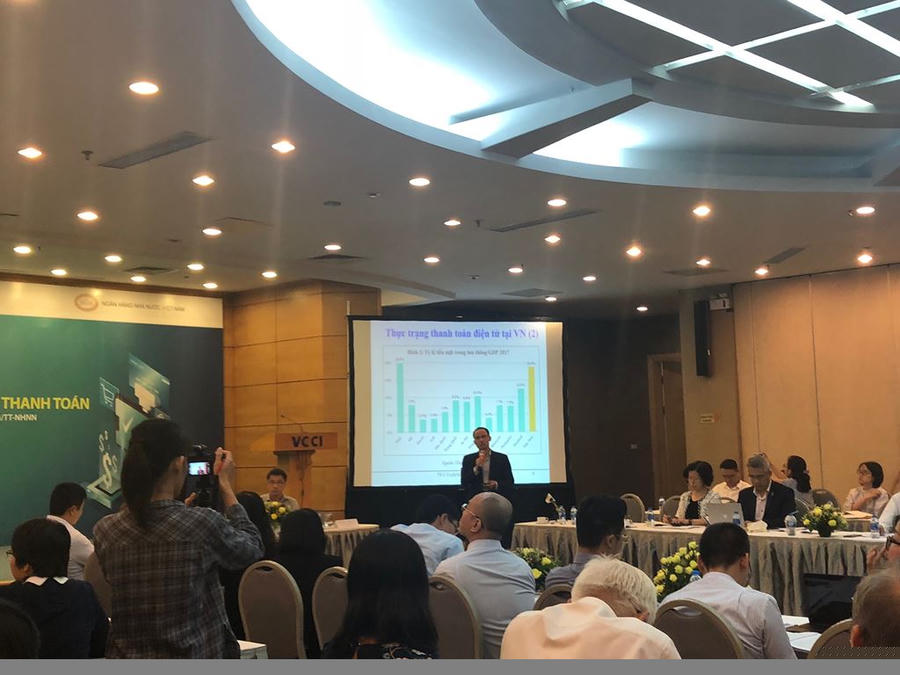 Theo các chuyên gia, hiện có 5 rào cản lớn đối với phát triển dịch vụ thanh toán điện tử tại Việt Nam. Ảnh: Trần Nam.