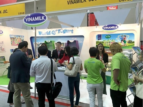 Gian hàng sữa chua với chủ đề "World of Yogurt" của Vinamilk nổi bật tại hội chợ Thaiflex và thu hút đông đảo sự chú ý, quan tâm của khách hàng, báo giới.