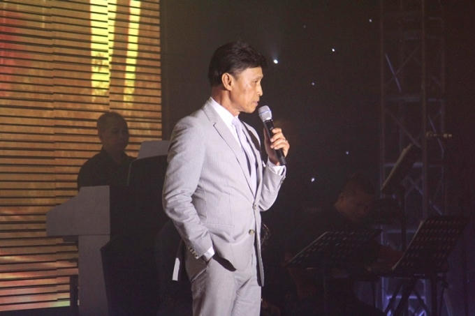 Nhật Hạ truyền cảm, dịu d&agrave;ng trong đ&ecirc;m nhạc Kh&aacute;nh Ly - V&ograve;ng tay nh&acirc;n &aacute;i