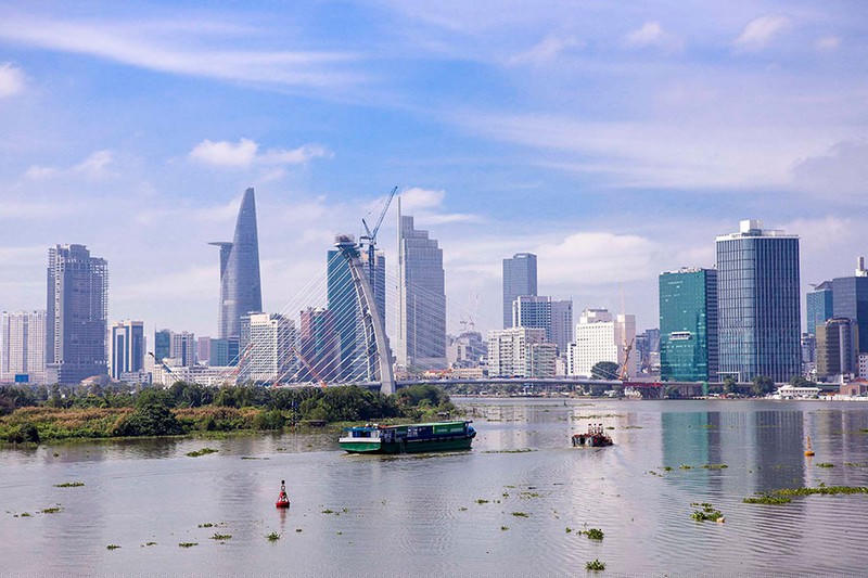 Công trình cầu Thủ Thiêm 2 là một trong những dự án được tiếp tục thi công khi trong suốt thời gian TP.HCM siết chặt giãn cách xã hội để phòng chống dịch COVID-19. Ảnh: NGUYỆT NHI