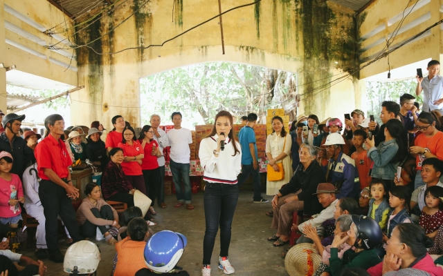 Mỹ Tâm tiếp tục thực hiện chuyến từ thiện kết hợp cinetour ngay tại quê nhà