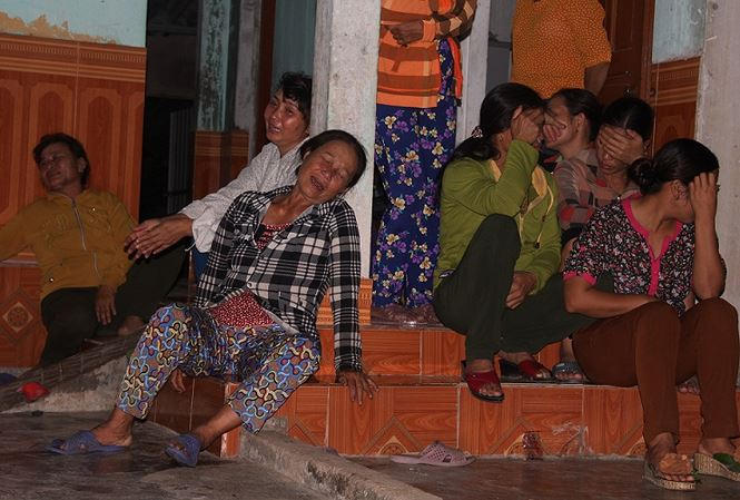 Người thân đau đớn trước sự ra đi bất ngờ của 4 nạn nhân.