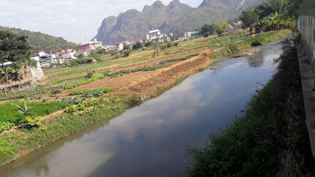 Dự án kè suối Nặm La được Ban quản lý dự án (BQLDA) di dân tái định cư thuỷ điện Sơn La phát hành hồ sơ mời thầu ngày 23/11/2016.