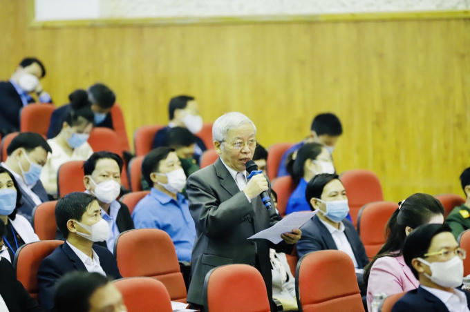 Cử tri kiến nghị tại buổi tiếp xúc. Ảnh CTTĐT