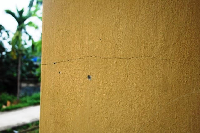 TT Huế: Những vết nứt &ldquo;kh&oacute; hiểu&rdquo; tại Nhà văn hóa x&atilde; Hương Ph&uacute;