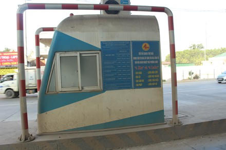 Cánh cửa phòng nhân viên thu vé chưa một lần hé mở.